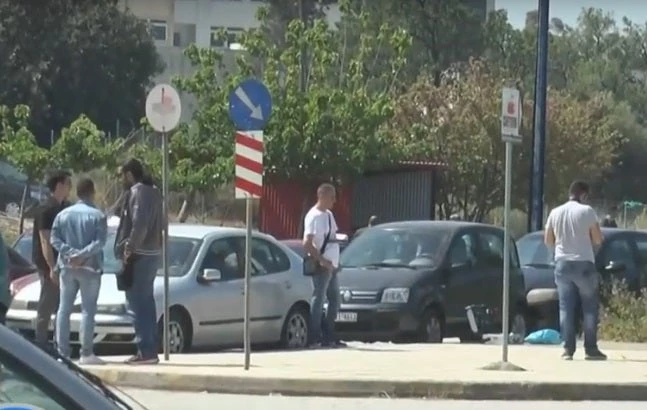 Πάτρα: Για 10 ευρώ η στυγερή δολοφονία – Του κάρφωσε το μαχαίρι και τον άφησε να ξεψυχήσει (βίντεο)